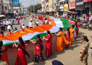 सरदार वल्लभभाई पटेल यांच्या जयंतीनिमित्त एकता रॅलीसह महापुरुषांना अभिवादन