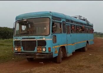 सहलीच्या प्रवासात महिला अधिक्षिकेचा विनयभंग शिक्षण विस्तार अधिकार्‍याविरुध्द गुन्हा दाखल