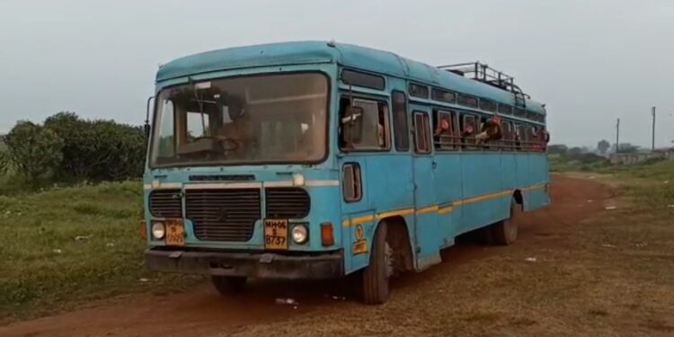 सहलीच्या प्रवासात महिला अधिक्षिकेचा विनयभंग शिक्षण विस्तार अधिकार्याविरुध्द गुन्हा दाखल