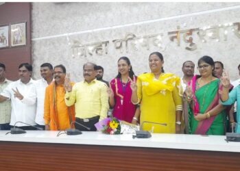 जि. प.च्या सभापतीपदासाठी अर्ज घेऊन गेले, मात्र ते आलेच नाही