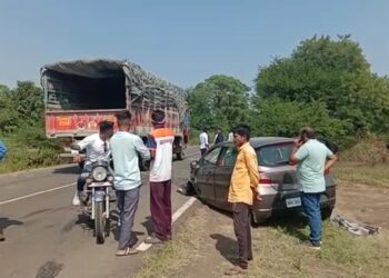 भाऊबीजसाठी जात असताना कारचा भीषण अपघात; पाच जण जखमी