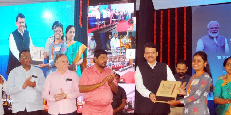 वर्षभरात ७५ हजार युवकांना सरकारी नोकरी देणार : उपमुख्यमंत्री देवेंद्र फडणवीस