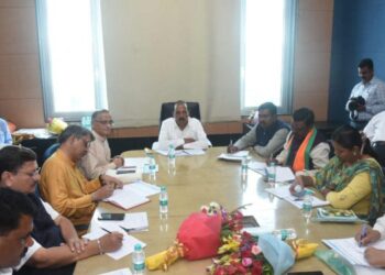 आदिवासींना रोजगार उपलब्ध करून स्थलांतराचा प्रश्न सोडवणार : आदिवासी विकास मंत्री डॉ. विजयकुमार गावित