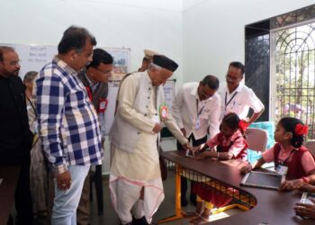 आदिवासी समाजाला मुख्य प्रवाहात आणणार – राज्यपाल भगत सिंह कोश्यारी