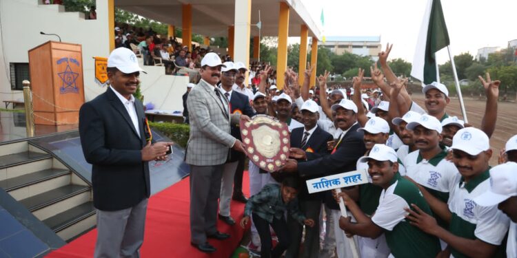 नाशिक परिक्षेत्रीय पोलीस क्रीडा स्पर्धामध्ये नाशिक शहर पोलीस दलाने मारली बाजी, नंदूरबारचे भूषण चित्ते व निंबाबाई वाघमोडे ठरले सर्वात्कृष्ट खेळाडू