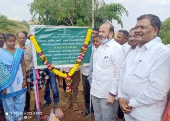 पाडलीच्या उदय नदीवरील रस्ता पूल कामाचे आमदार ॲड के.सी.पाडवी यांच्या हस्ते भूमिपूजन