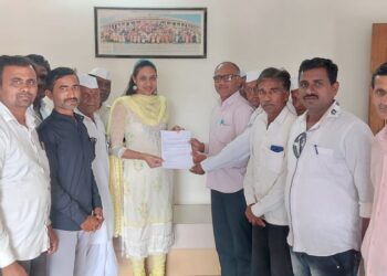 खोक्राळेसह पूर्व भागात दुष्काळ जाहीर करण्याच्या मागणीसाठी जि.प.अध्यक्षा डॉ.सुप्रिया गावित यांना निवेदन