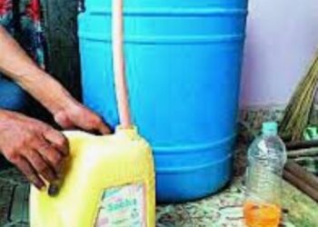 दुकानात पेट्रोल बाळगल्याप्रकरणी दोघांविरुद्ध गुन्हा दाखल