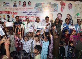 तळोदा येथे बालदिनानिमित्त राष्ट्रवादीतर्फे ५०० बालकांना भेटवस्तू भेट