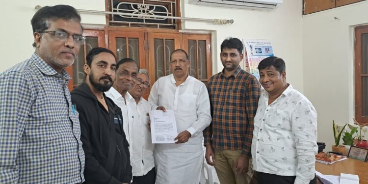 अल्पसंख्यांक कमिटीत प्रतिनिधित्व मिळण्याची मागणी, पालकमंत्री डॉ. विजयकुमार गावित यांना सकल जैन समाजातर्फे निवेदन