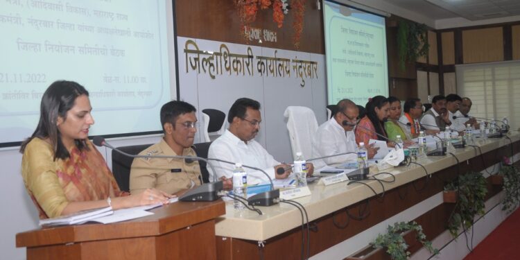 जिल्हा नियोजन व विकास समितीच्या बैठकित ३८९ कोटीचा प्रारुप आराखड्यास मान्यता