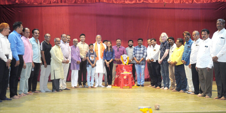 मराठी रंगभूमी दिनानिमित्त नंदुरबारला नटराज पूजन