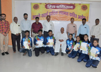 राष्ट्रीय फ्लोअरबाॅल स्पर्धेत यशस्वी खेळाडूंचे मा.आ.शिरीष चौधरी यांच्या हस्ते सत्कार