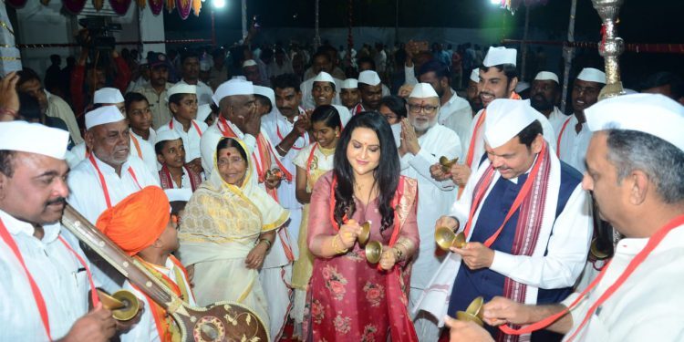 उपमुख्यमंत्री देवेंद्र फडणवीस यांचे वारकरी मंडळाकडून स्वागत