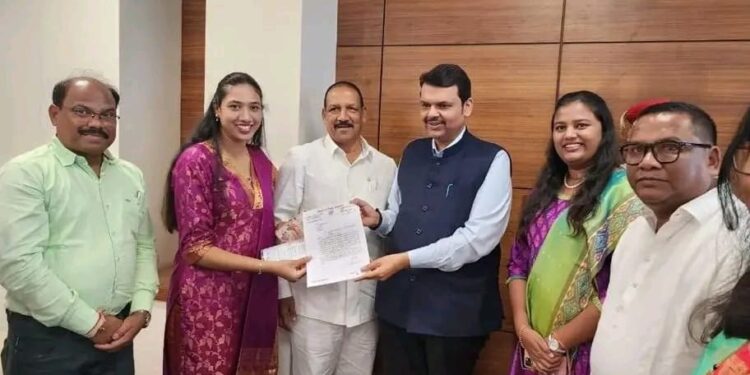 जि. प.च्या 495 रिक्त जागांसाठी नूतन अध्यक्षा डॉ.सुप्रिया गावित यांची उपमुख्यमंत्री देवेंद्र फडणवीस यांना साद