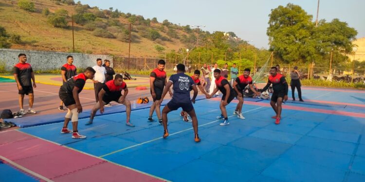 33 वी नाशिक परिक्षेत्रीय पोलीस क्रीडा स्पर्धेत विजेतेपद मिळवण्यासाठी जोरदार संघर्ष