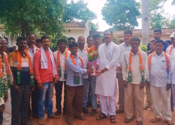 करडे ग्रामपंचायत सरपंच व सदस्यांनी केला भाजपात प्रवेश