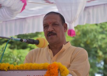 जिल्ह्यात इको टुरीझमस्थळे विकसित करण्यासाठी वनविभागाने आराखडा तयार करावा :पालकमंत्री डॉ. विजयकुमार गावीत