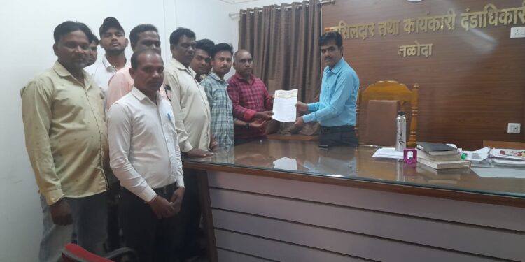 एकलव्य आदिवासी युवा संघटनेच्या वतीने तळोदा तहसिलदार यांना निवेदन