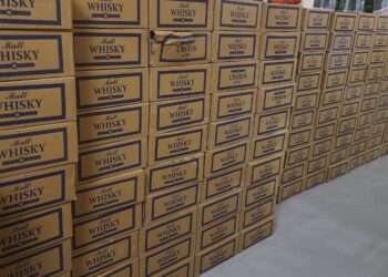 29 लाखाच्या बेकायदेशीर विदेशी मद्यासह 38 लाखांचा मुद्देमाल जप्त, स्थानिक गुन्हे शाखेची कारवाई