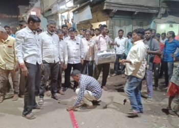 खा.संजय राऊतांना जामीन मिळाल्याने रनाळ्यात फटाक्यांची आतिषबाजी