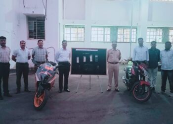 ओळखीचाच निघाला चोर :  बालाजी वेफर्सच्या वाहनावर दरोडा टाकणारी टोळी जेरबंद, साडेतीन लाखाचा मुद्देमाल हस्तगत