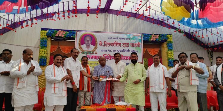 माजीमंत्री स्व. दिलवरसिंग पाडवी यांच्या पुण्यतिथी निमित्त रुग्णवाहिकेचे लोकार्पण