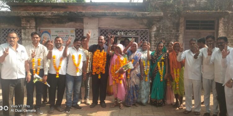 प्रतापपूर येथील ग्रामपंचायतीच्या उपसरपंचपदी सुरेश इंद्रजीत यांची बिनविरोध निवड