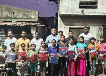 बालदिनिामित्त राट्रवादी युवक कॉंग्रेसतर्फे स्वेटर वाटप