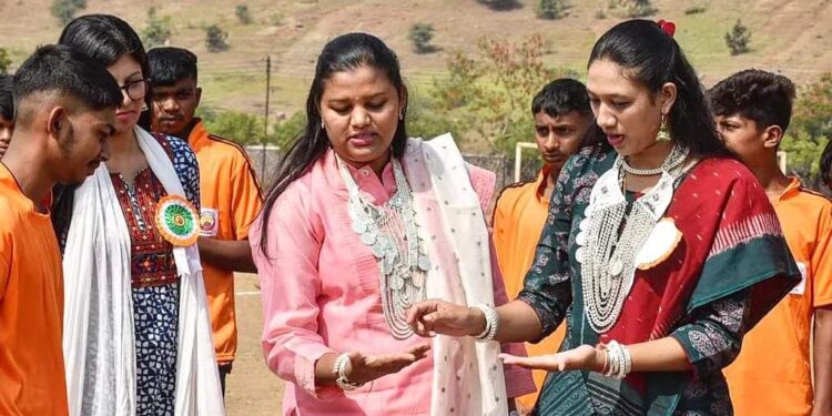 प्रकल्प कार्यालया अंतर्गत क्रीडा स्पर्धेचे खा. डॉ. हिना गावित यांच्या हस्ते उद्घाटन