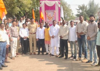 नवापूर येथे भगवान बिरसा मुंडा जयंती निमित्त शोभायात्रा,भाजपा तालुका अध्यक्ष भरत गावीत यांनी दाखवली हिरवी झेंडी