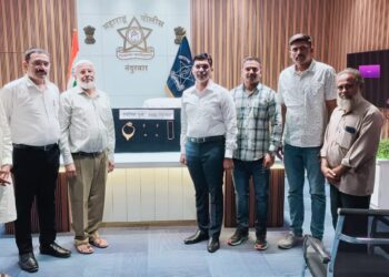 तीन लाख रुपये किमतीचे हरविलेले सोने शोधण्यात स्थानिक गुन्हे शाखेला यश