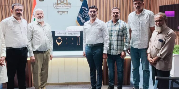 तीन लाख रुपये किमतीचे हरविलेले सोने शोधण्यात स्थानिक गुन्हे शाखेला यश