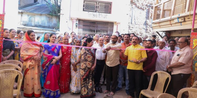 तळोदा शिवसेनेतर्फे बाळासाहेब ठाकरे यांच्या स्मृतिदिनानिमित्त मोफत नेत्र तपासणी शिबीर