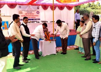 प्रत्येक विद्यार्थ्याने स्वयंसेवक व्हावे : प्रा.डॉ.रविंद्र चौधरी