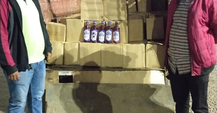 सावखेडा गावाजवळ अवैध दारूसह आठ लाखाचा मुद्देमाल जप्त