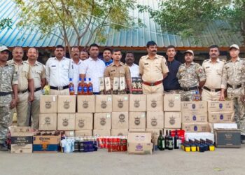 उसाच्या शेतात असलेला अडीच लाखाचा अवैद्य दारु जप्त, एकास अटक