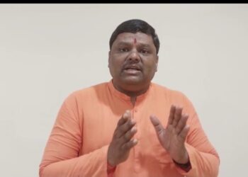 भिडे गुरुजींना नोटीस बजावून पदाचा दुरुपयोग करणार्‍या महिला आयोगाच्या अध्यक्ष्यांना पदावरून हटवा