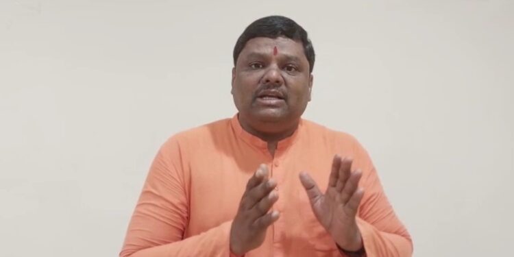 भिडे गुरुजींना नोटीस बजावून पदाचा दुरुपयोग करणार्या महिला आयोगाच्या अध्यक्ष्यांना पदावरून हटवा