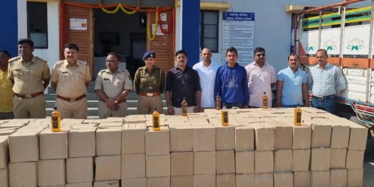 दरा फाट्याजवळ २० लाखांची विदेशी दारू जप्त