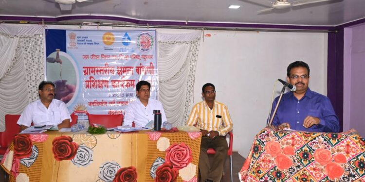 गावाला शुद्ध मुबलक पाणी योजनेच्या माध्यमातून मिळण्यासाठी सर्वांनी प्रयत्न करावेत : रघुनाथ गावडे