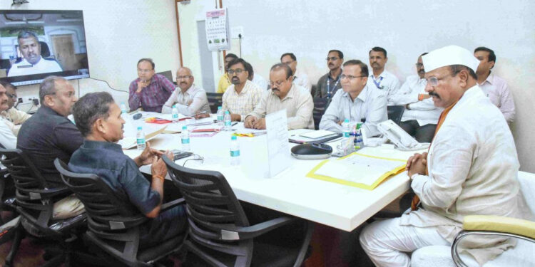 पीक विमा रक्कम तत्काळ शेतकऱ्यांच्या बॅंक खात्यावर वर्ग करावी – कृषी मंत्री अब्दुल सत्तार