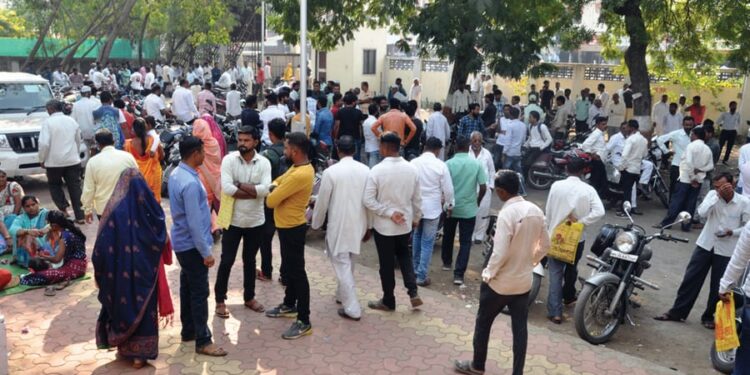 नंदूरबार तालुक्यातील १८ ग्रामपंचायतींच्या निवडणुकांसाठी सरपंच पदासाठी एकुन ९६ तर सदस्य पदासाठी ४७२ अर्ज दाखल