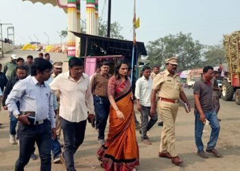 जिल्हाधिकारी मनिषा खत्री यांनी केली सारंगखेडा येथील यात्रोत्सवाची पाहणी