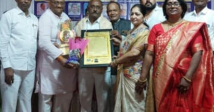 माजी नगरसेवक लोटन धोबी यांचा राष्ट्रीय पुरस्काराने चिपळूण येथे सन्मान