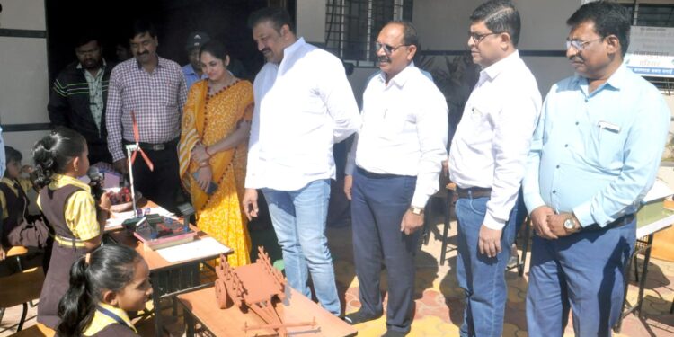 आवडीच्या क्षेत्रात विद्यार्थ्यांना पुढे जाण्याची संधी उपलब्ध करून द्यावी : मा.आ.शिरीष चौधरी