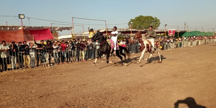 शेतकरी गटातून बाबुलाल तर व्यापारी गटातून मलंग अश्र्वाने पटकाविला प्रथम क्रमांक