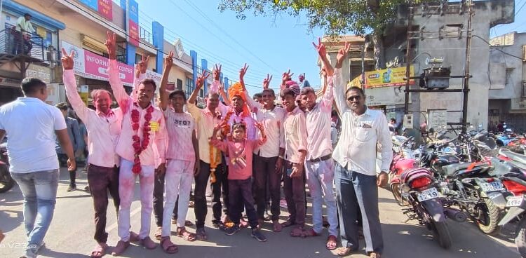 तीसी येथील ग्रामपंचायतीच्या सार्वत्रिक निवडणुकीत लोकनियुक्त सरपंचपदी दिलीप पाटील यांचा दणदणीत विजय, ग्रामविकास पॅनलचे सर्व उमेदवार विजयी