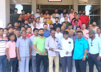 नाभिक समाजाच्या युवकांना मारहाण करणार्‍या हल्लेखोरांवर कारवाई करा