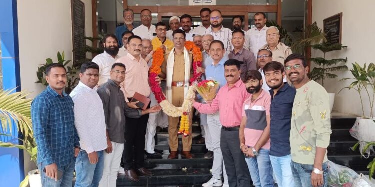  मंदिर चोरीचा गुन्हा 24 तासात उघडकीस आणल्याबद्दल शहादावासीयांकडून पोलीस अधीक्षक पी. आर. पाटील व पथकाचा सत्कार